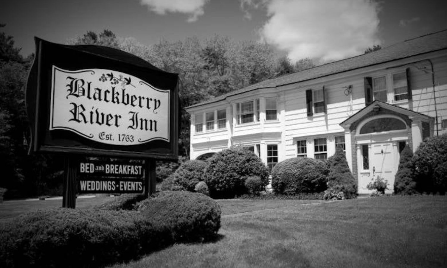 The Story Behind This Haunted Hotel in Connecticut