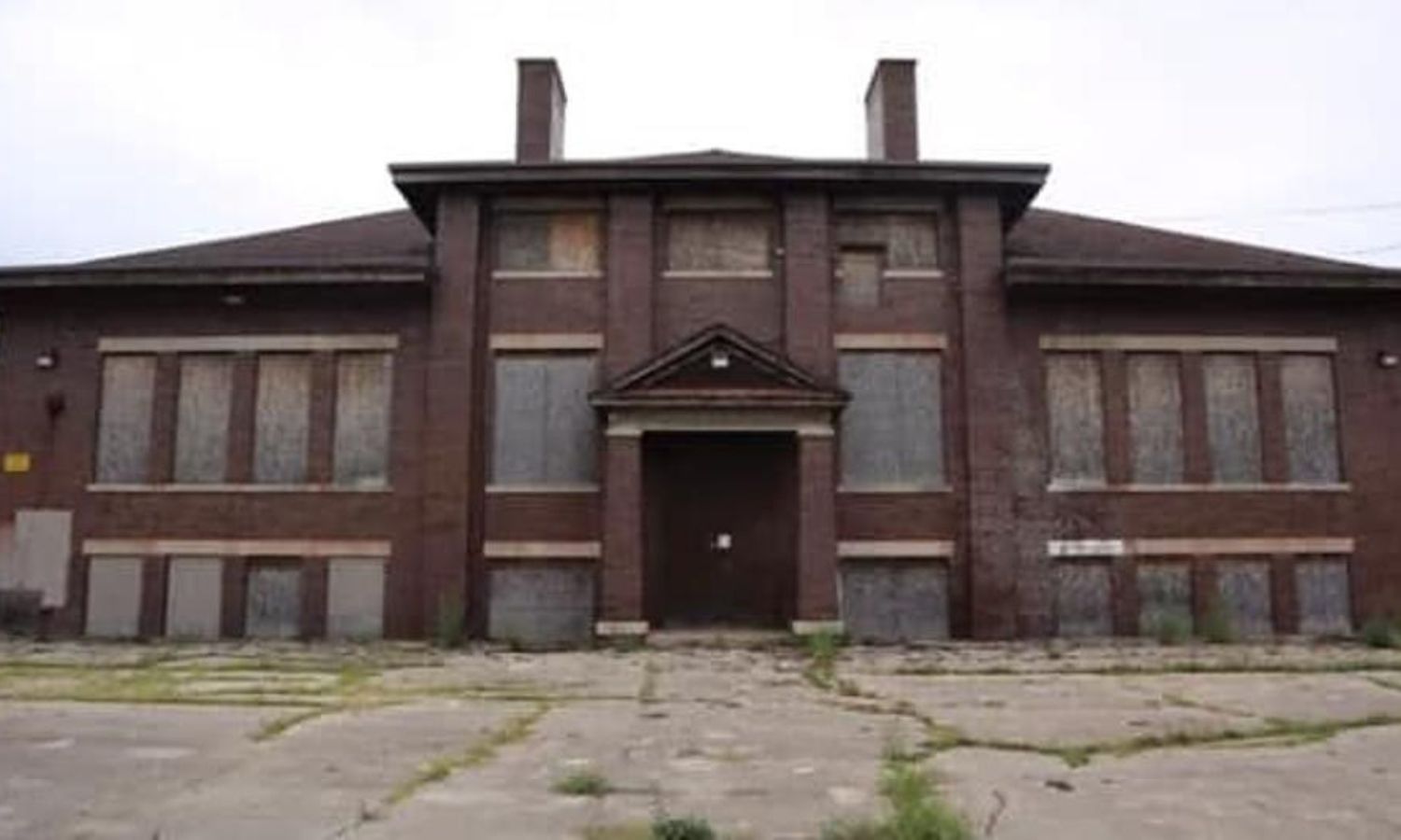 The Story Behind This Haunted School in Illinois is Terrifying
